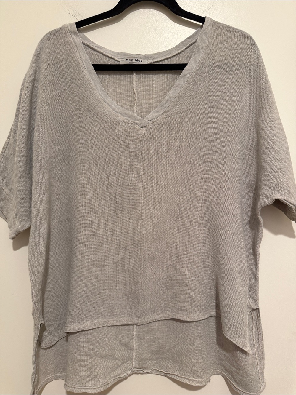 Mèo Mòi Lightweight V-Neck Linen Tunic in Light Gray